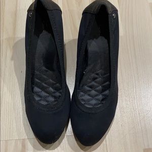 SV by Vera Wang wedge